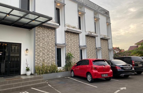 Cipete Selatan Hotel | Flamboyan Residence Cipete