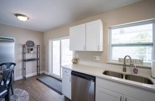 Apollo Beach House | Flamingo 3BR Retreat |Pool |Backyard |BBQ Grill