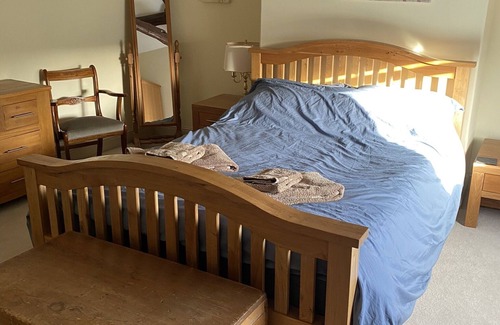 Dalston Apartment | Flat 1 22 the square Dalston homely