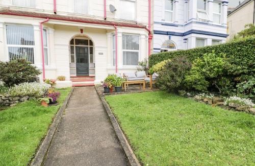 Deganwy Apartment | Flat 1, Mona House