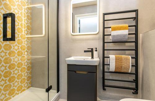 Cowley Apartment | Flat 2, 161 Crescent Road Luxury Apartment