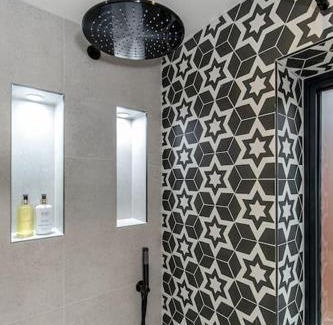 Cowley Apartment | Flat 2, 161 Crescent Road Luxury Apartment