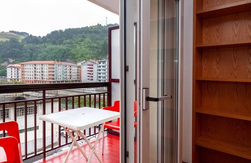 Ondarroa Condo | FLAT in the CENTER OF ONDARROA, fishing village, with WIFI 600MB, without slopes.