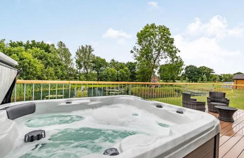 Flaxton Resort | Flaxton Meadows Luxury Lodges