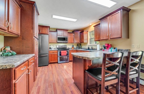 Flippin House | Flippin Haven: Spacious & Cozy Retreat 3 Bedroom Home by RedAwning