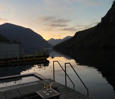 Bajina Basta Apartment | Floating House Perućac