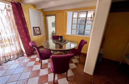 Sonnenland House | "Flora B&B "- Rooms in Privat Home Habitaciones en una casa privada