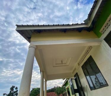 Sipi Bed & Breakfast | Florence homestay sipi falls