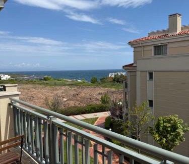 Chernomorets Apartment | Flores Garden Pool Side and Sea View Apartment