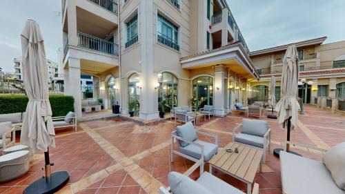 Chernomorets Apartment | Flores Garden Pool Side and Sea View Apartment