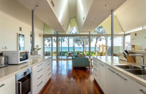 Dawesville House | Florida Beach House I Private Properties