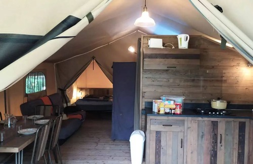 Saint Maime House | Flower Camping La Rivière * - Lodge on stilt Comfort 46m2 (2 bedrooms) + covered terrace 10m2 5 to 7 people - 5 pers. included in the tariff