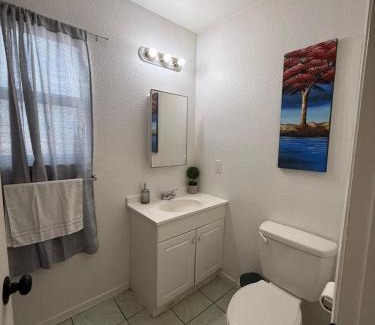 Downtown Las Vegas Apartment | Flowers Downtown Free Parking
