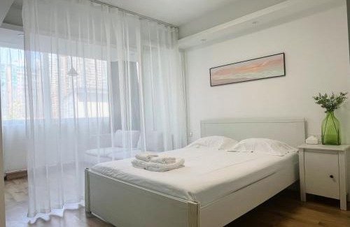 Huaihai Road Commercial Area Apartment | flowerzhaohuaxishi