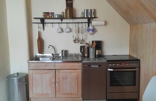 Bleckede Apartment | Flusslandschaft Elbe: Organic vacation apartment with wood-burning stove and garden