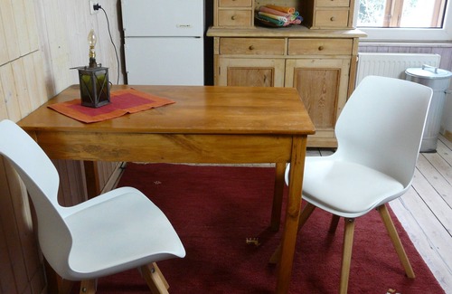 Bleckede Apartment | Flusslandschaft Elbe: Organic vacation apartment with wood-burning stove and garden