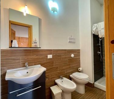 Piana degli Albanesi House | Flyhouse PARCHEGGIO AUTO BICI GRATUITO