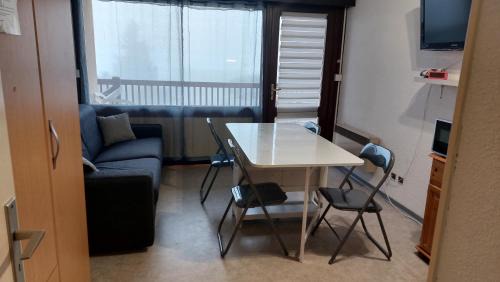 Font-Romeu-Odeillo-Via Apartment | Font-Romeu : Studio cabine avec terrasse.
