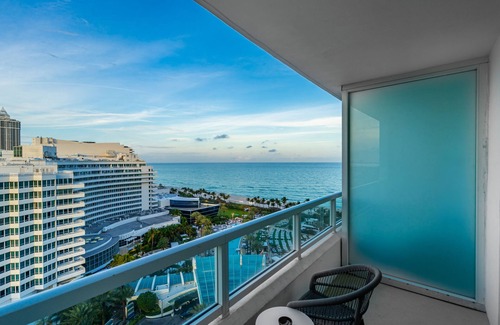 Mid Beach House | Fontainbleau Tresor Double Junior Suites