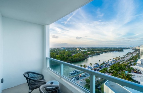 Mid Beach House | Fontainbleau Tresor Double Junior Suites