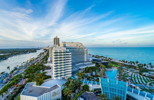 Mid Beach House | Fontainbleau Tresor Double Junior Suites