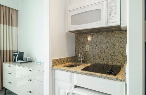 Mid Beach Apartment | Fontainebleau Hotel Tresor Ocean View Junior Suite