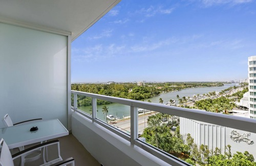 Mid Beach Apartment | Fontainebleau Hotel Tresor Ocean View Junior Suite
