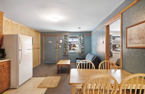 South Fork Cabin | Foothills Lodge 4 - South Fork