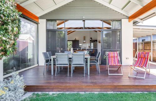 Dunsborough House | Footsteps By The Bay