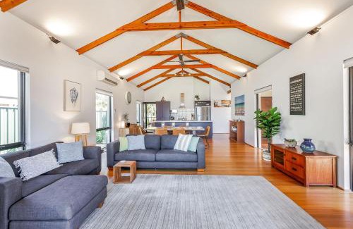 Dunsborough House | Footsteps By The Bay