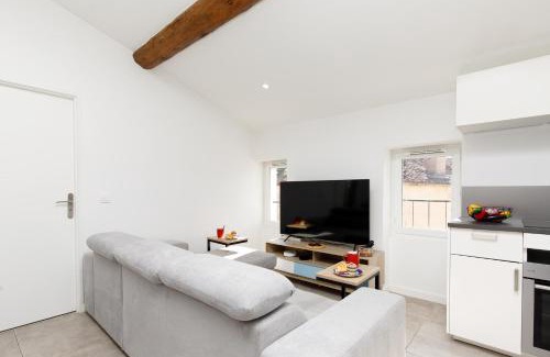 Saint-Paul-en-Foret Apartment | Forêt Royale YourHostHelper