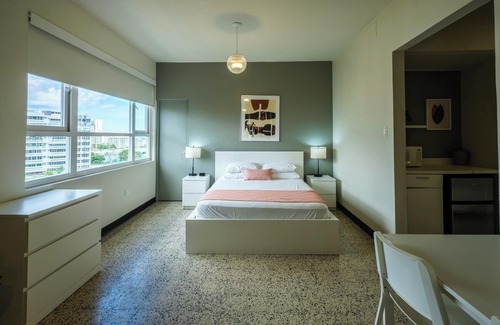 Miramar Apartment | For Family & Friends | With Balcony | Free Parking | Air Conditioner