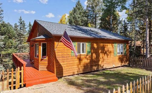 Florissant House | Forest Cabin with Deer, Wrap Deck, Close to Fossil Beds, Colorado Wolf and Wildlife Center