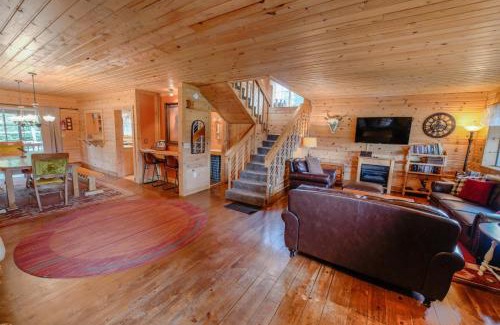 Lazy Acres House | Forest Edge Retreat