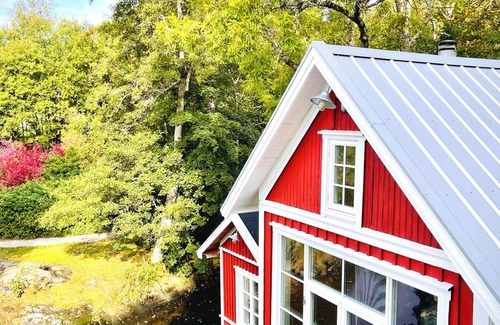 Ljungskile Cabin | Forest house