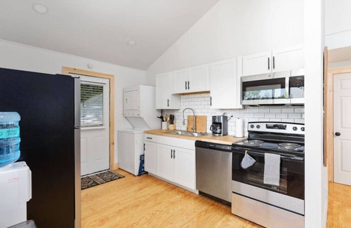 Elkton Cabin | Forest Ridge Cabin - Hot Tub +Wi-Fi +National Park