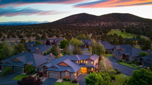 Redmond House | Forest Ridge Loop by AvantStay Hot Tub Private Community Amenities