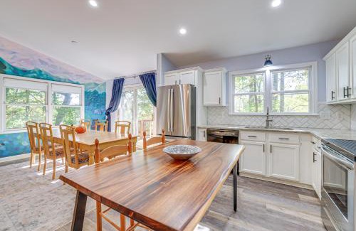 Lynn House | Forest-View Gem on Vaughn Creek Less Than 1 Mi to Dtwn!