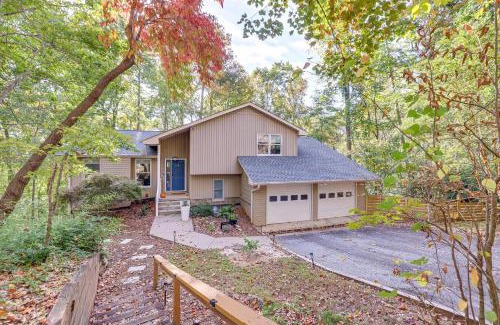 Lynn House | Forest-View Gem on Vaughn Creek Less Than 1 Mi to Dtwn!