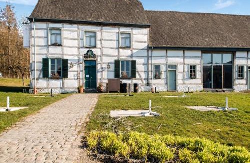 Awenne House | Forestside Escape for 15 Guests, cleaning included