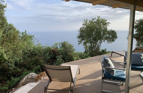 Vrachos House | Former studio with a gigantic view of the sea - almost energy self-sufficient!