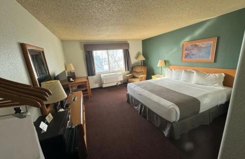 Russell Hotel | Fossil Creek Hotel & Suites