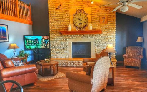 Russell Hotel | Fossil Creek Hotel & Suites