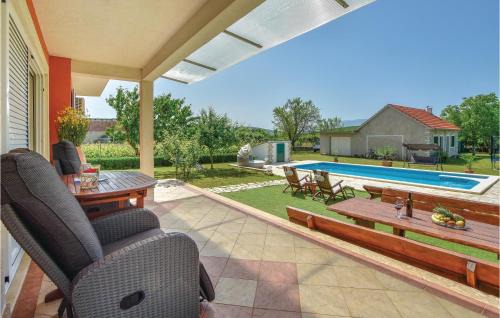 Dicmo House | Four-Bedroom Holiday Home In Dicmo