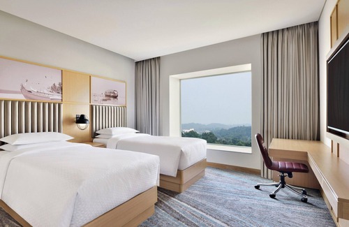 Kakkanad Hotel | Four Points by Sheraton Kochi Infopark