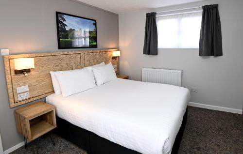 Barrow Gurney Hotel | Fox & Goose, Barrow Gurney by Marston's Inns