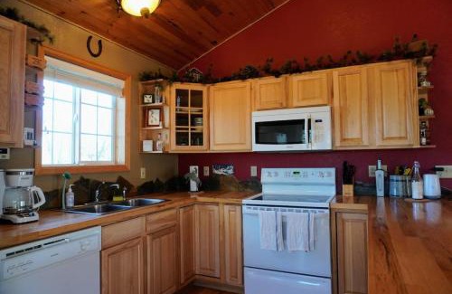 Indian Mountain House | Fox Hole Serene Secluded Private Cabin Hot Tub