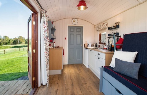 Bowsden Cabin | FOXGLOVE SHEPHERD'S HUT, near Berwick upon Tweed - sleeps 4