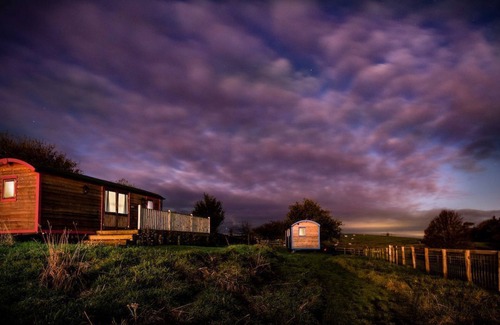 Bowsden Cabin | FOXGLOVE SHEPHERD'S HUT, near Berwick upon Tweed - sleeps 4