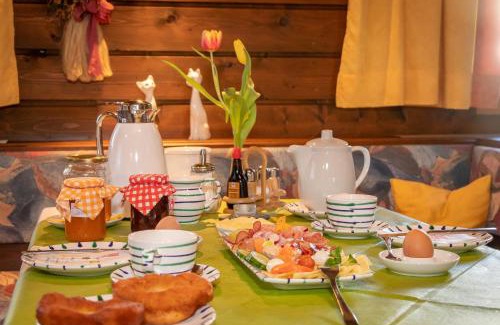 Woerth House | Frühstücks- Pension Sonnblickhof inklusive SommerCard